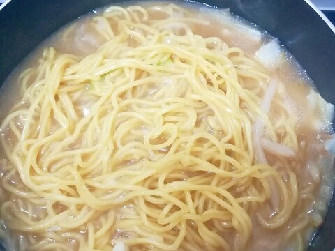 野菜たっぷり☆もやしとキャベツの味噌ラーメン